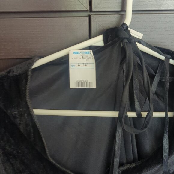 Women's Velvet Vampire Countess Costume - Size L NWT - Picture 4 of 4